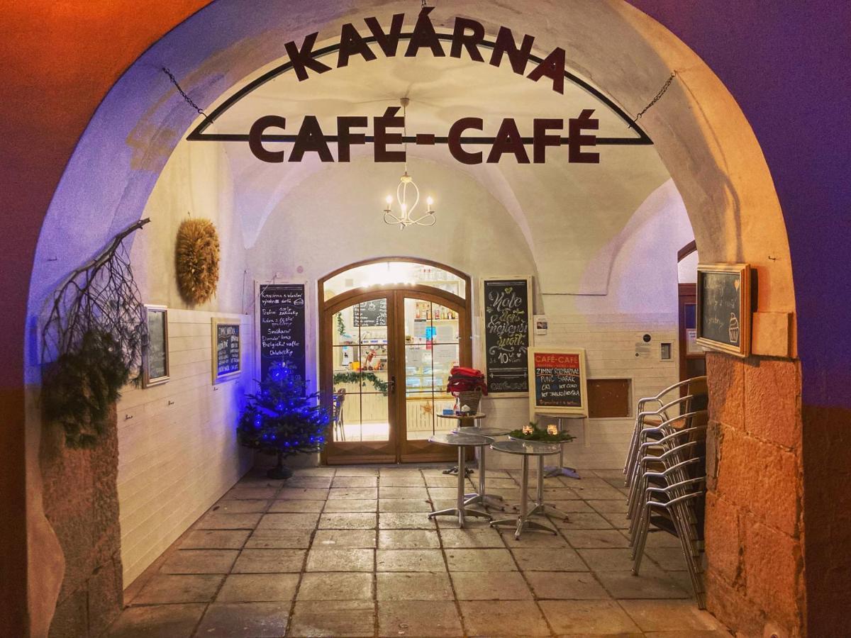 Jičín Apartmany Cafe-Cafe מראה חיצוני תמונה